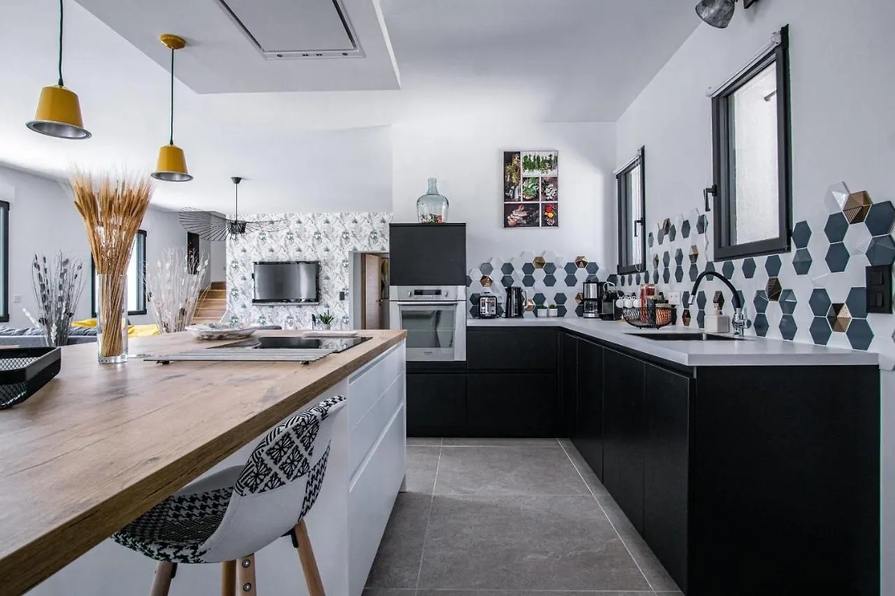 Maison Contemporaine - Grand Jardin Et Piscine Privee L'Isle-sur-la-Sorgue Holiday home