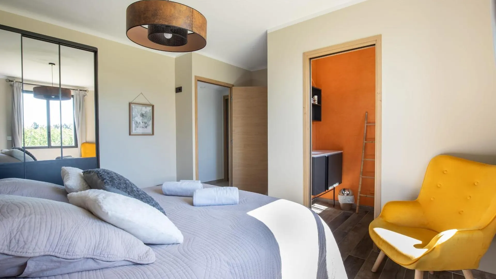 Holiday home Maison Contemporaine - Grand Jardin Et Piscine Privee L'Isle-sur-la-Sorgue