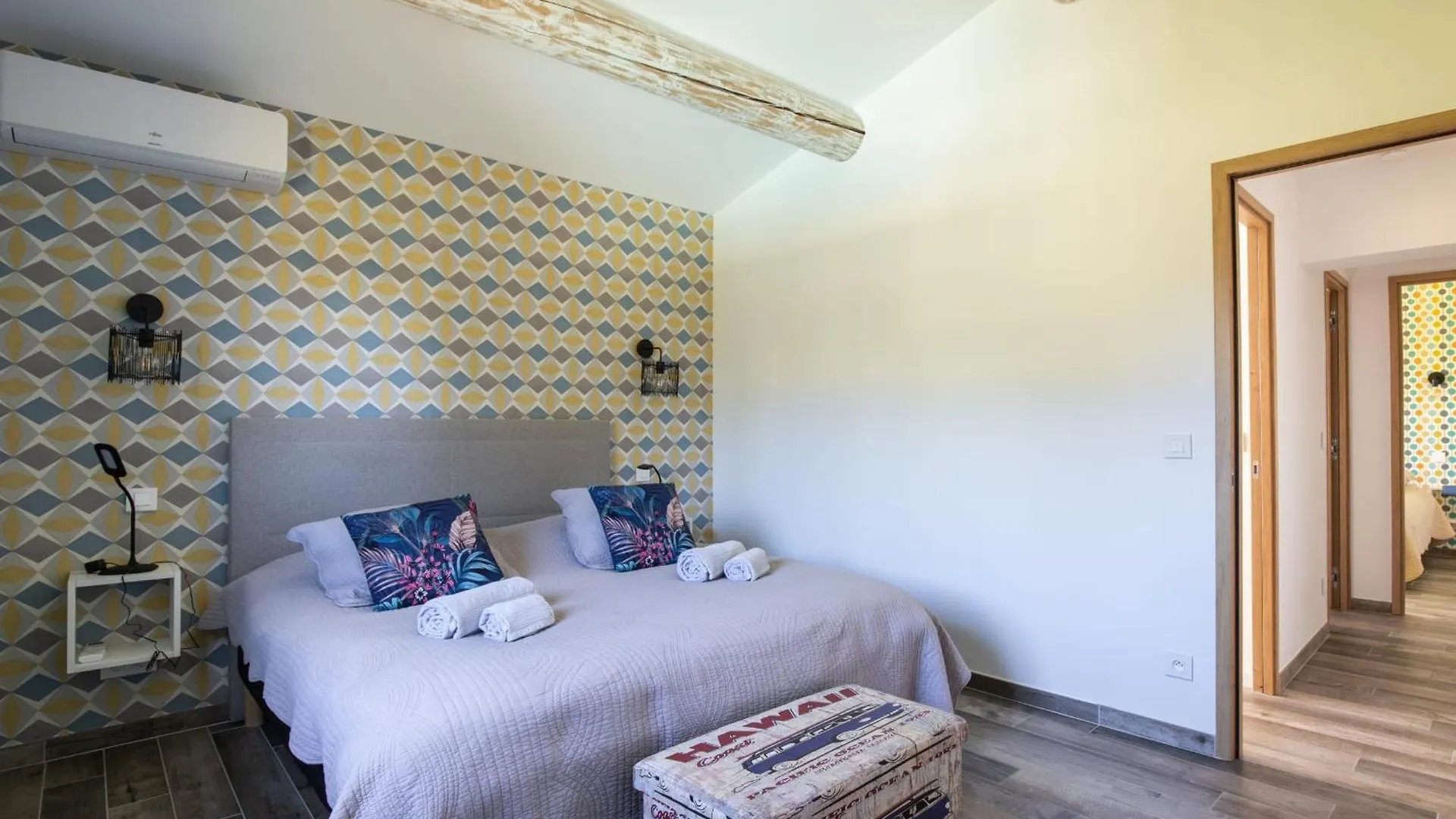 Holiday home Maison Contemporaine - Grand Jardin Et Piscine Privee L'Isle-sur-la-Sorgue France