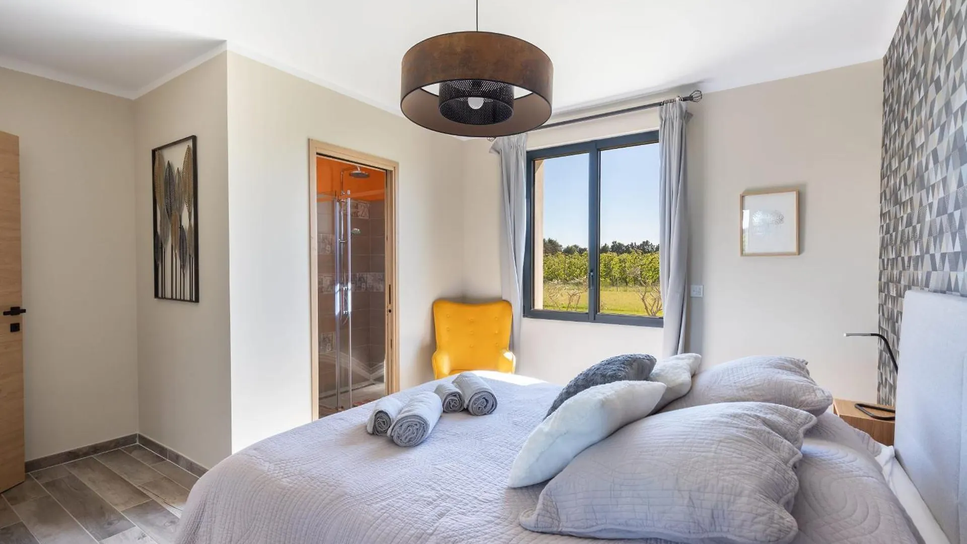 Holiday home Maison Contemporaine - Grand Jardin Et Piscine Privee L'Isle-sur-la-Sorgue