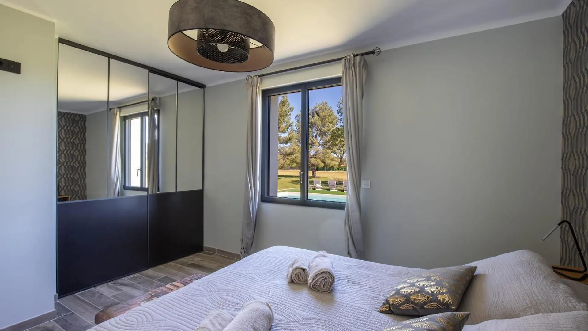 Maison Contemporaine - Grand Jardin Et Piscine Privee L'Isle-sur-la-Sorgue