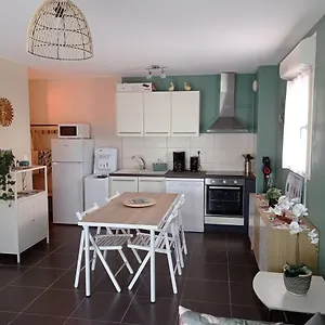 Appartement Le Soleil Du Luberon - T2 Avec Terrasse, Parking Et Clim, LʼIsle-sur-la-Sorgue